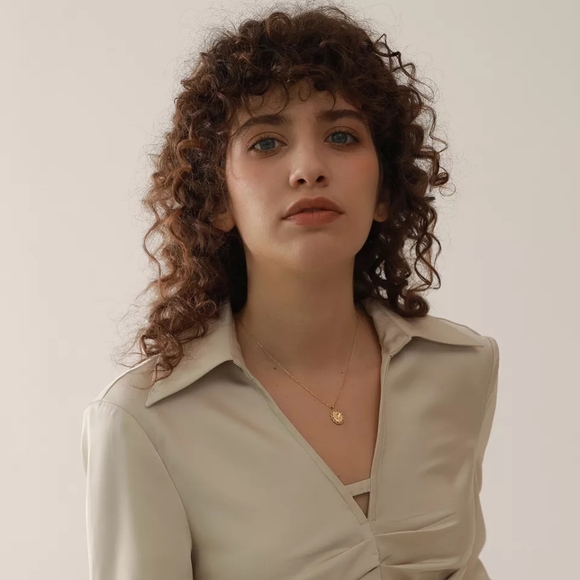 Charm Flower Pendant Necklace - Picture 6 of 8